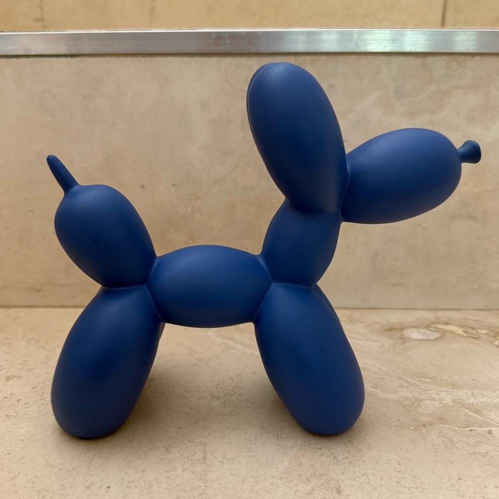 Blue balloon animal (NWOT)